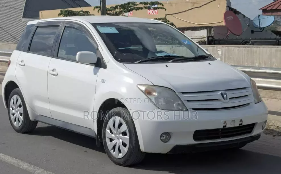 Toyota IST 2003 White
