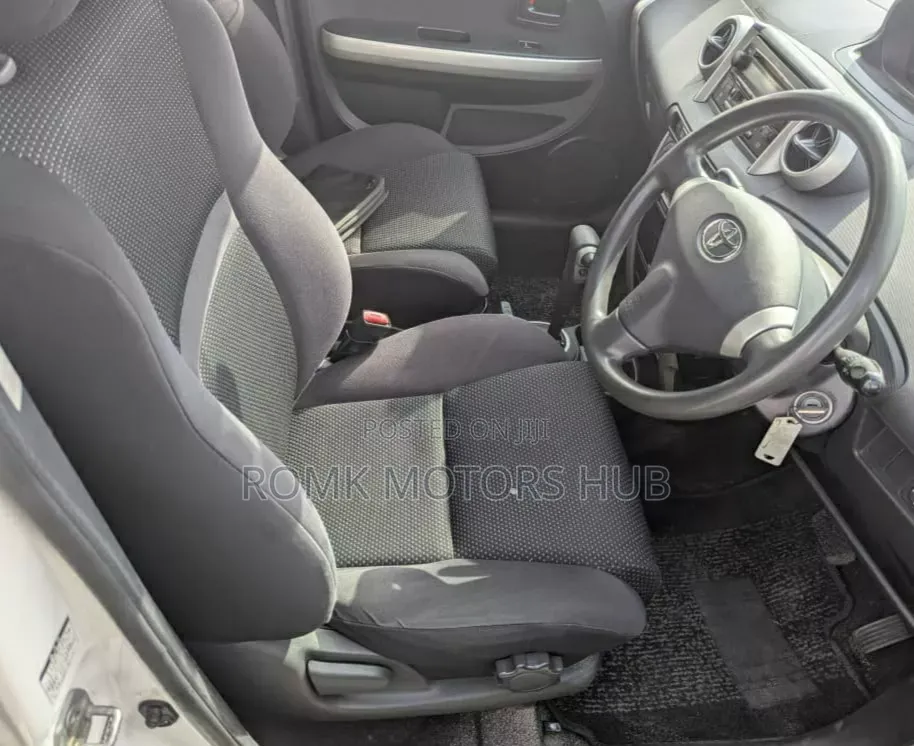 Toyota IST 2003 White