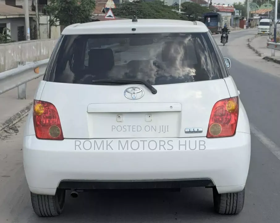 Toyota IST 2003 White