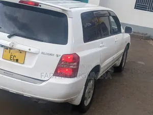 Toyota Kluger 2004 White