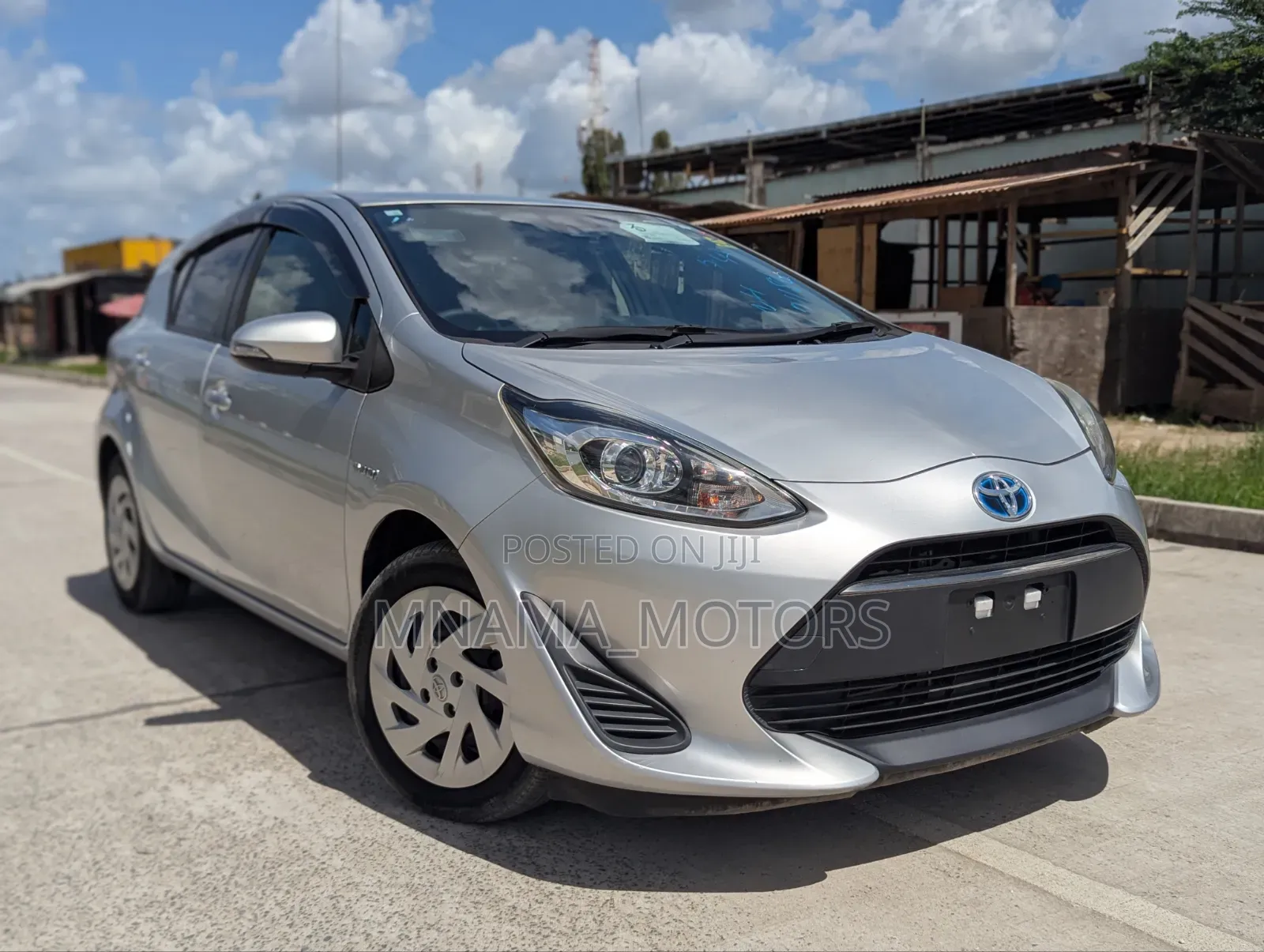 Toyota Aqua 2018 Silver