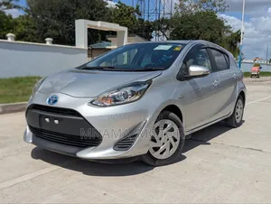Toyota Aqua 2018 Silver