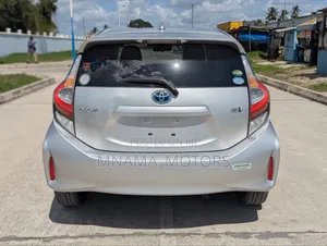 Toyota Aqua 2018 Silver
