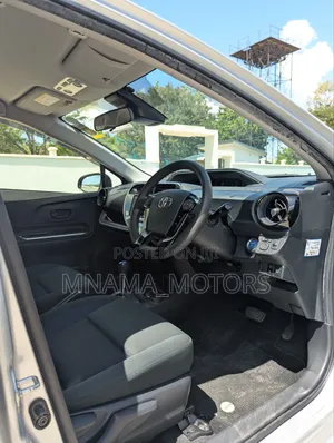 Toyota Aqua 2018 Silver