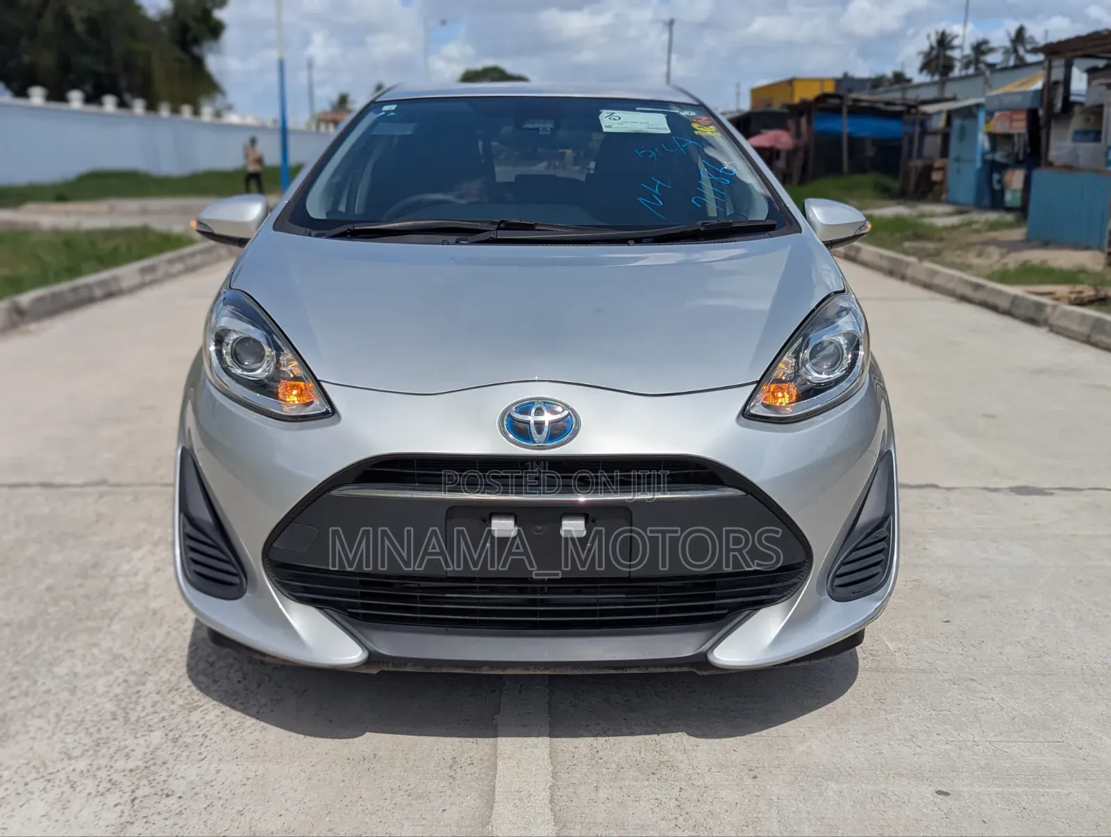 Toyota Aqua 2018 Silver