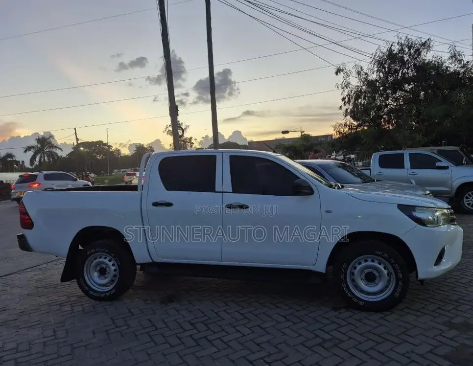Toyota Hilux 2016 Pearl