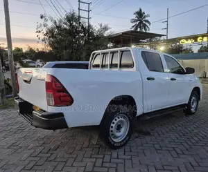 Toyota Hilux 2016 Pearl