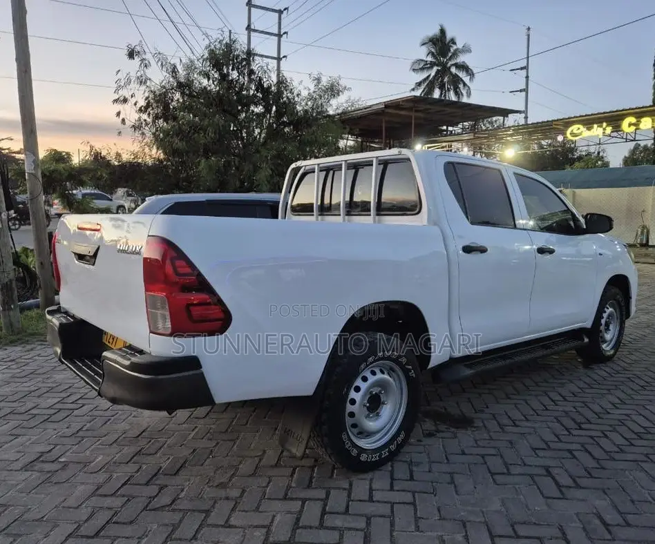 Toyota Hilux 2016 Pearl