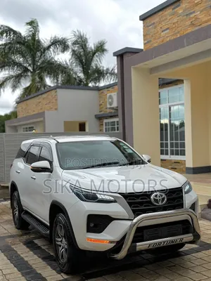 Toyota Fortuner 2022 White