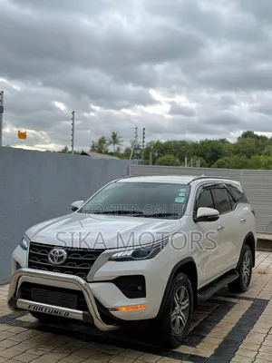 Toyota Fortuner 2022 White