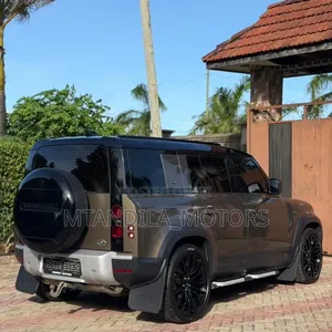 Land Rover Defender X-Dynamic S 2021 Gold