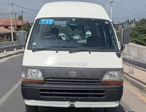 Toyota HiAce 2002 White