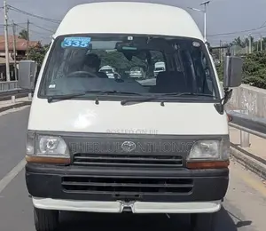 Toyota HiAce 2002 White