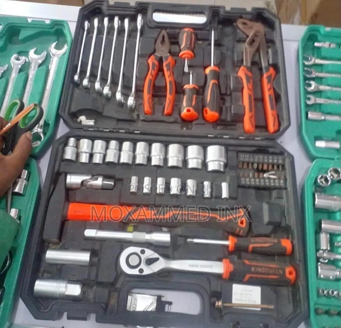 82-Piece Car Repair Tool Set