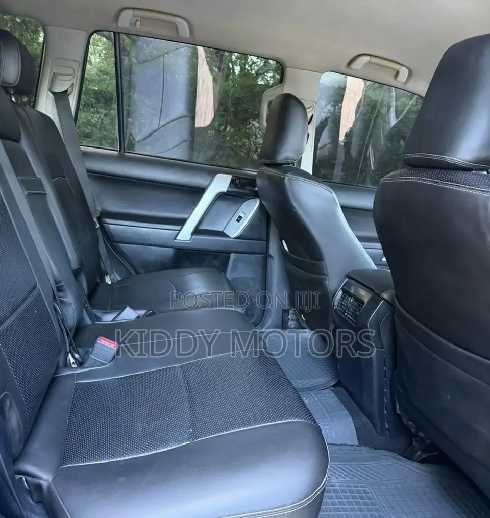 Toyota Land Cruiser Prado 2018 Silver