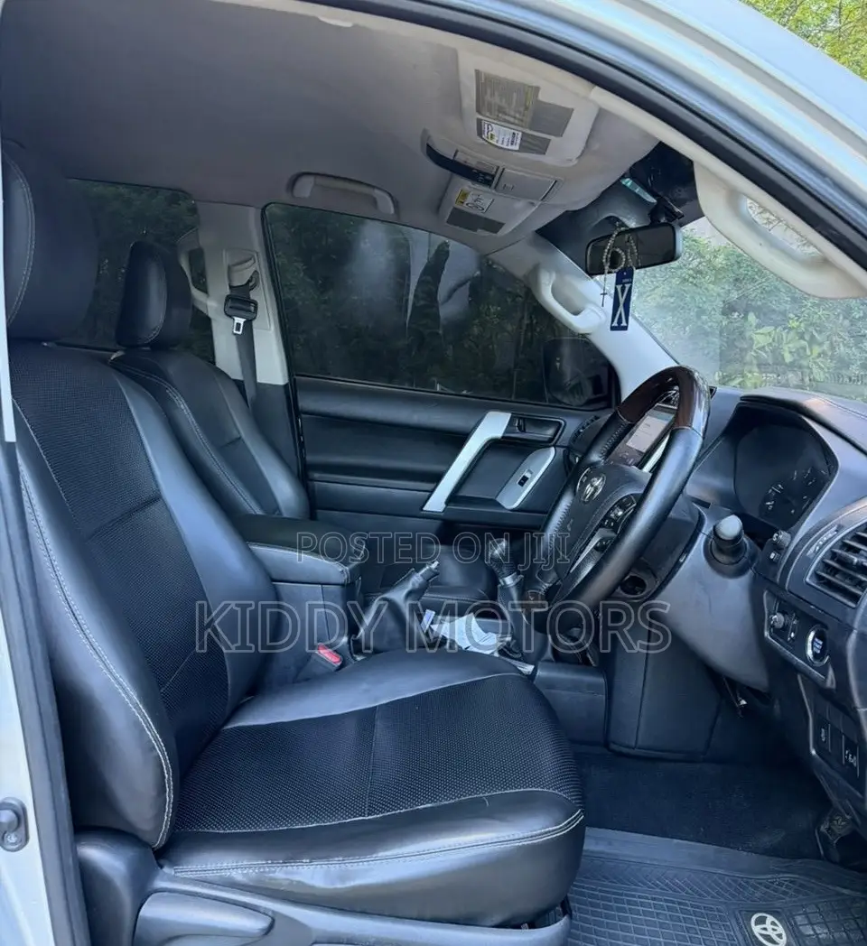 Toyota Land Cruiser Prado 2018 Silver