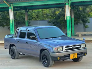 Toyota Hilux 2018 Blue