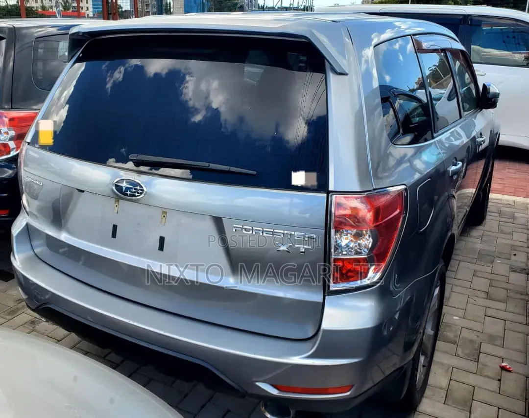 Subaru Forester 2011 Silver