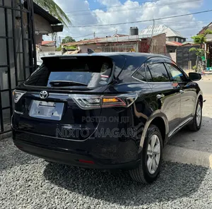 Toyota Harrier 2.0 2016 Maroon
