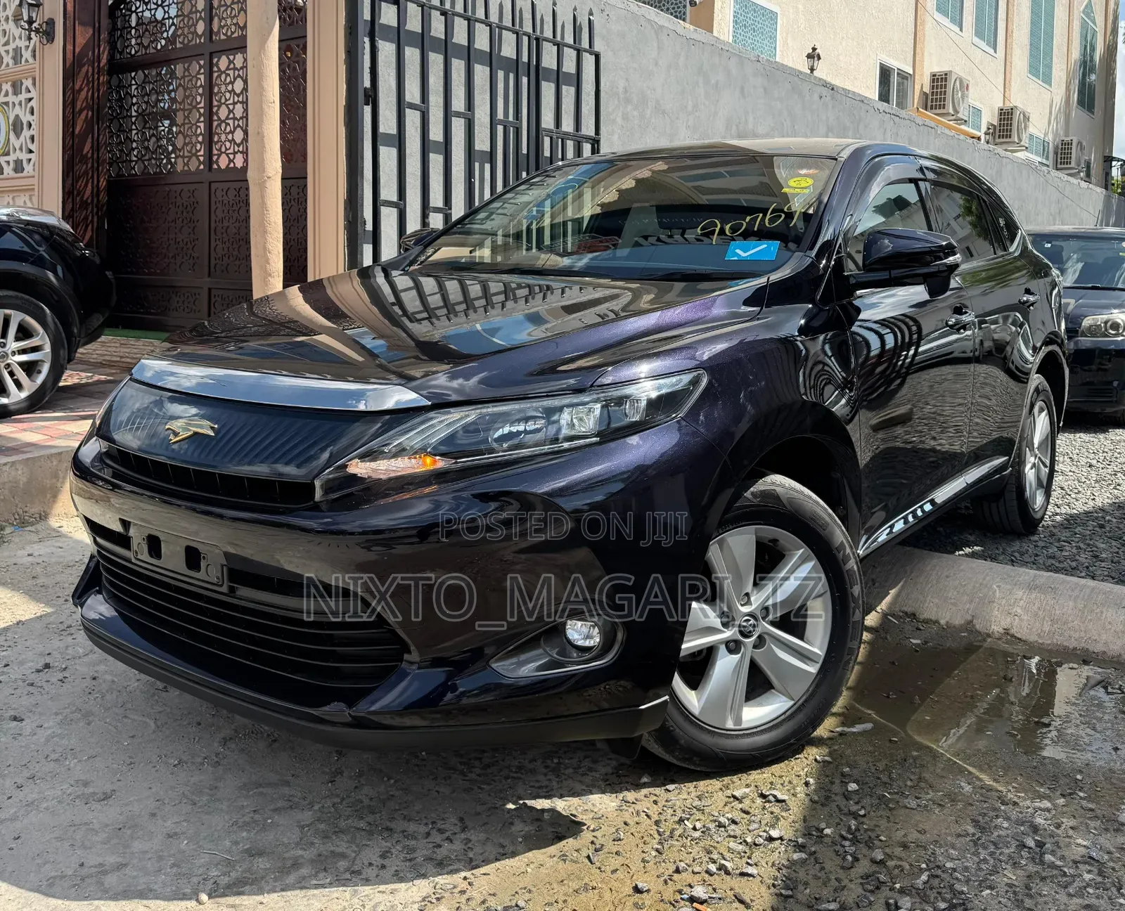 Toyota Harrier 2.0 2016 Maroon