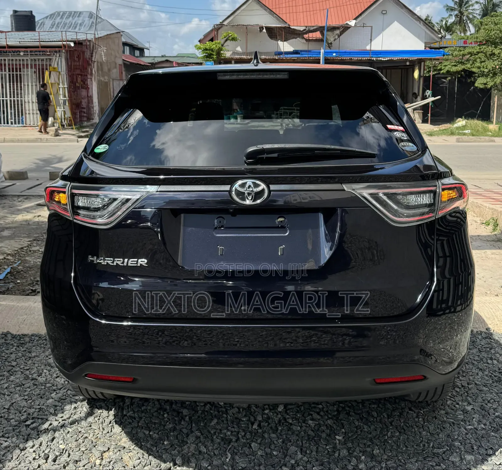 Toyota Harrier 2.0 2016 Maroon