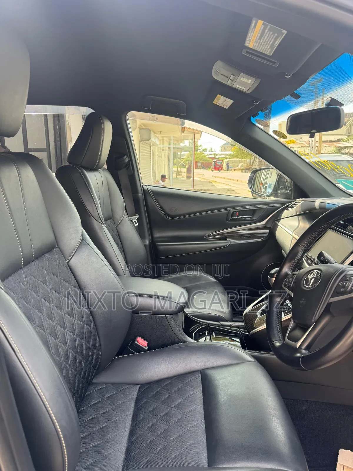 Toyota Harrier 2.0 2016 Maroon