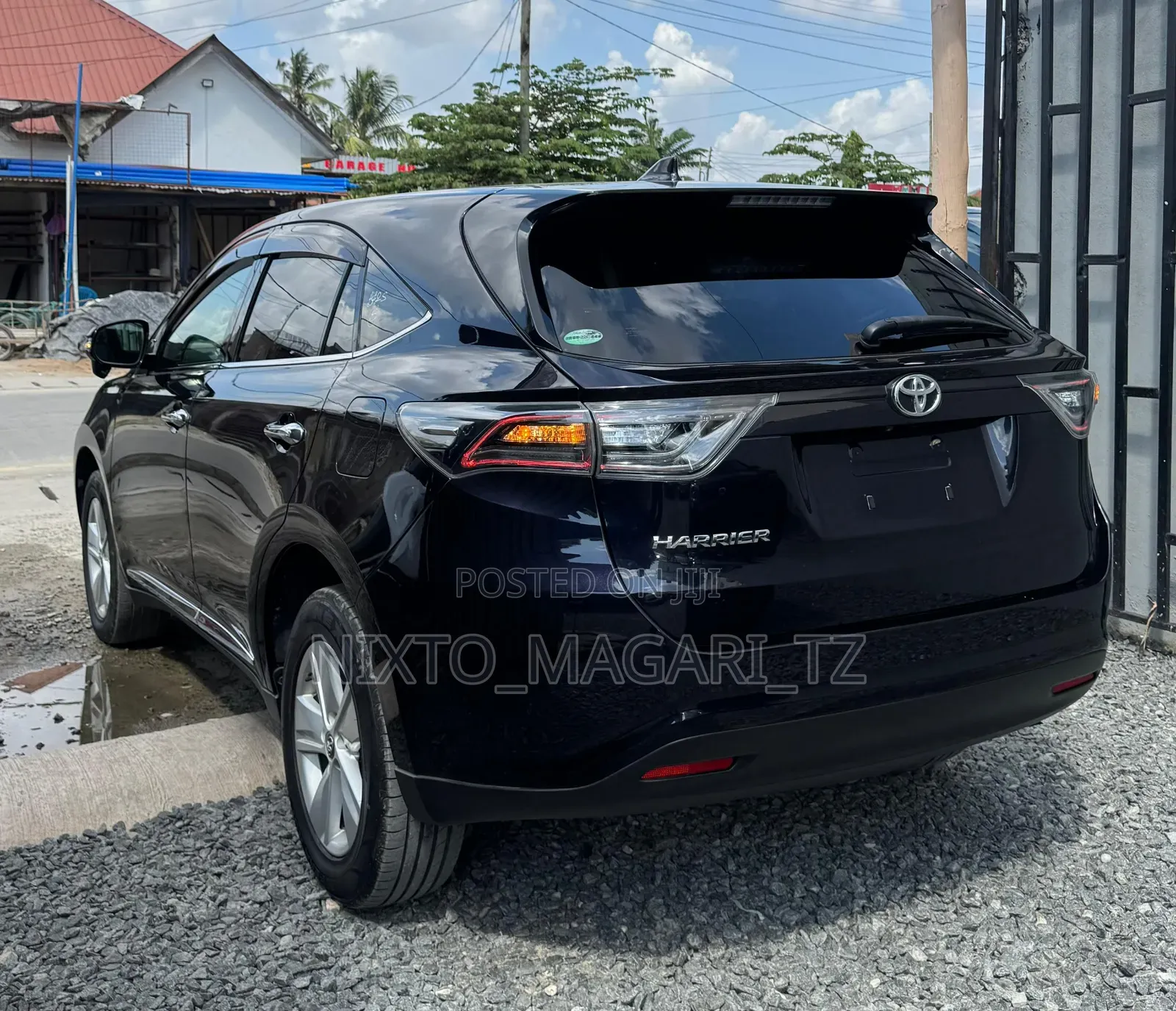 Toyota Harrier 2.0 2016 Maroon