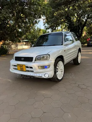 Toyota RAV4 Automatic 2000 White