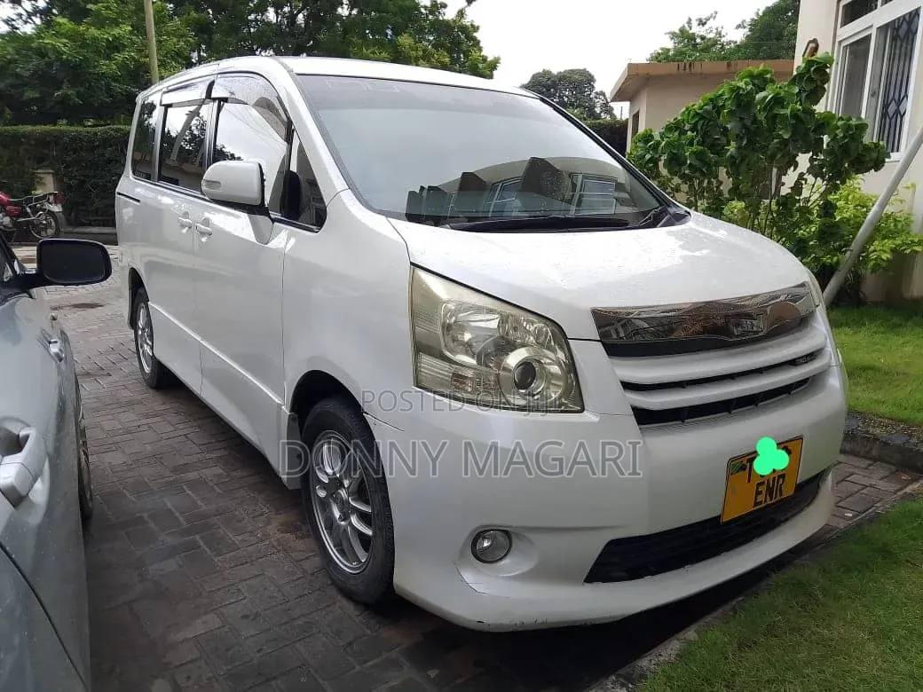 Toyota Noah 2009 White