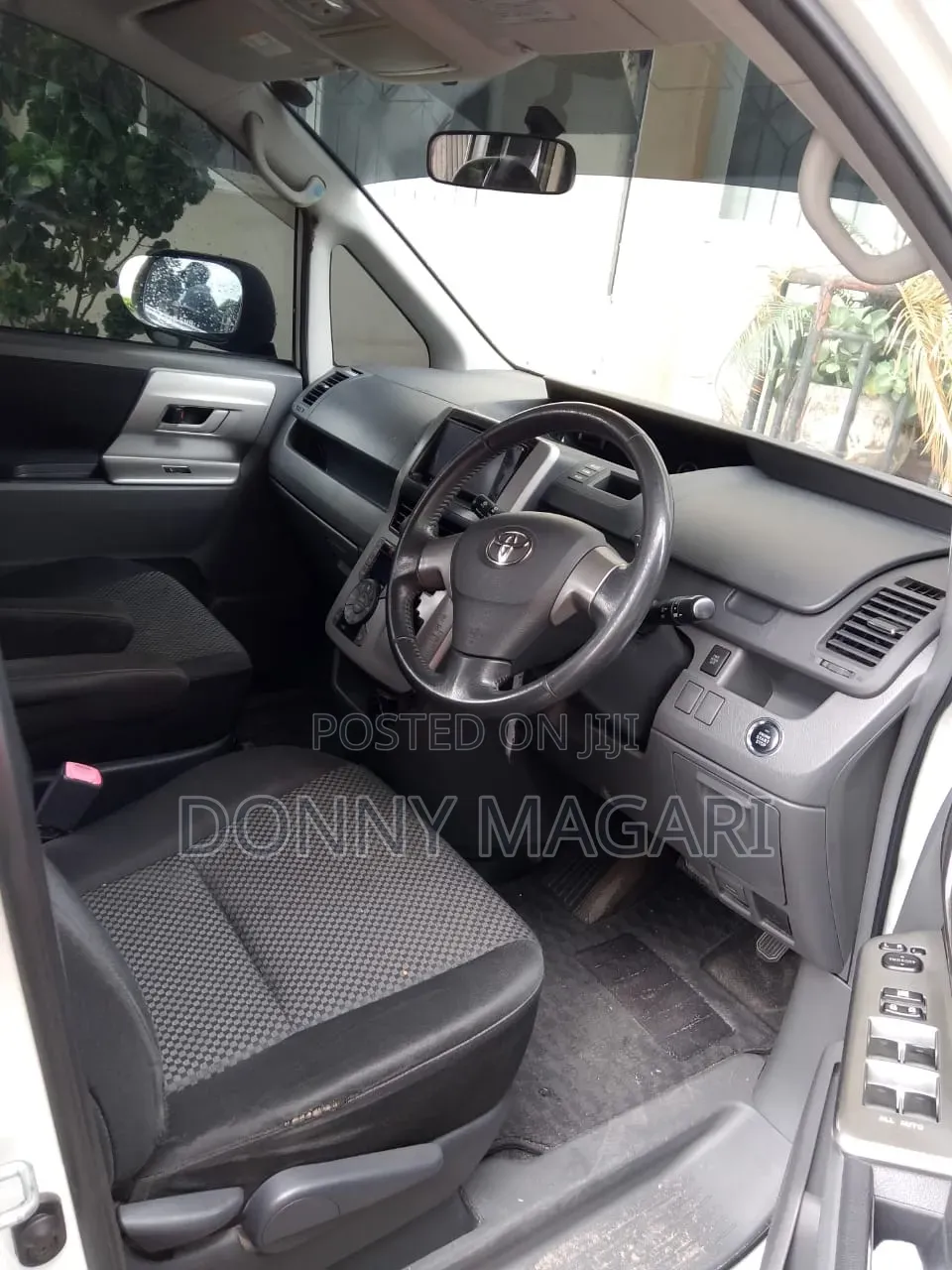 Toyota Noah 2009 White