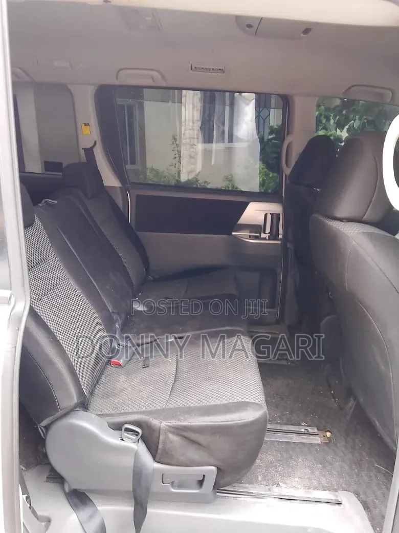 Toyota Noah 2009 White