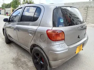 Toyota Vitz 2004 Gray