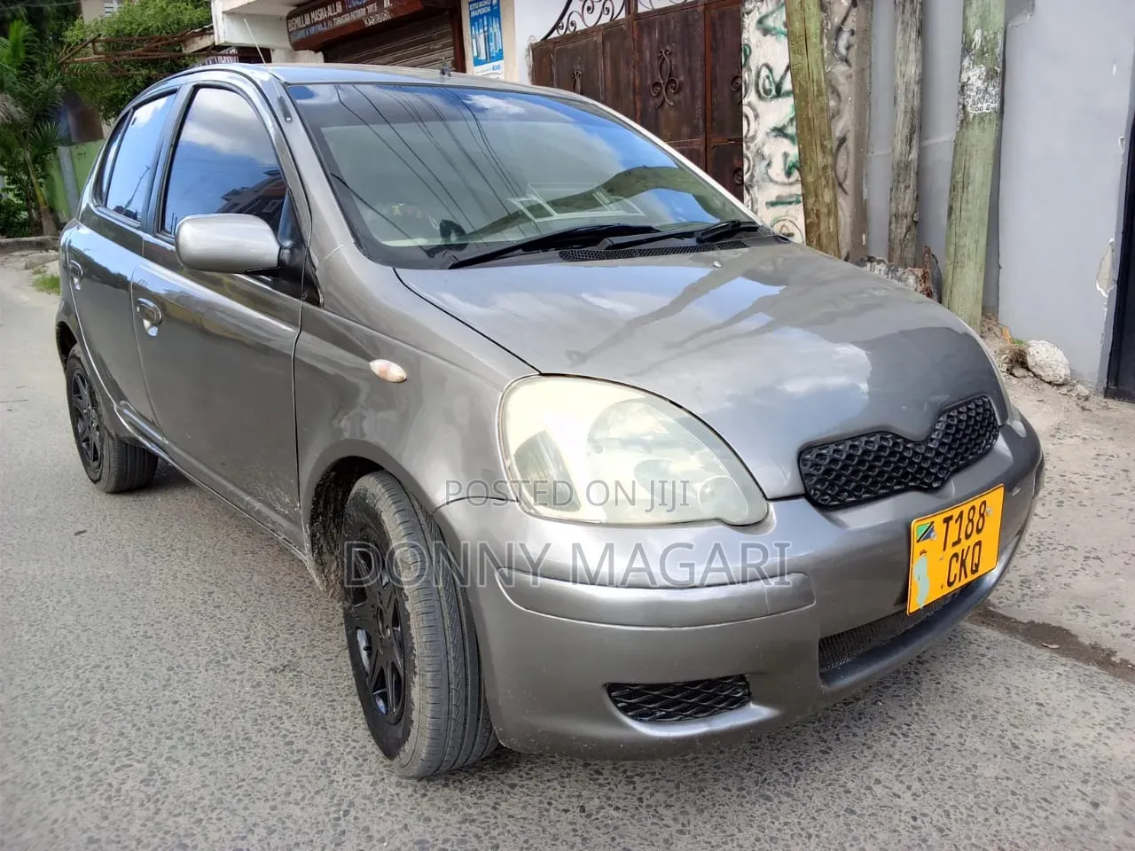 Toyota Vitz 2004 Gray