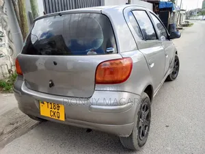 Toyota Vitz 2004 Gray