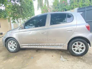 Toyota Vitz 2005 Silver