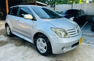 Toyota IST 2005 Silver
