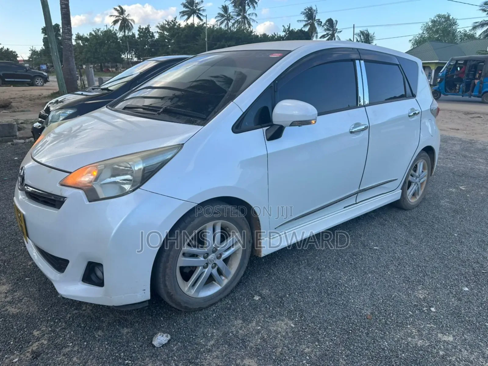 Toyota Ractis 2009 Silver