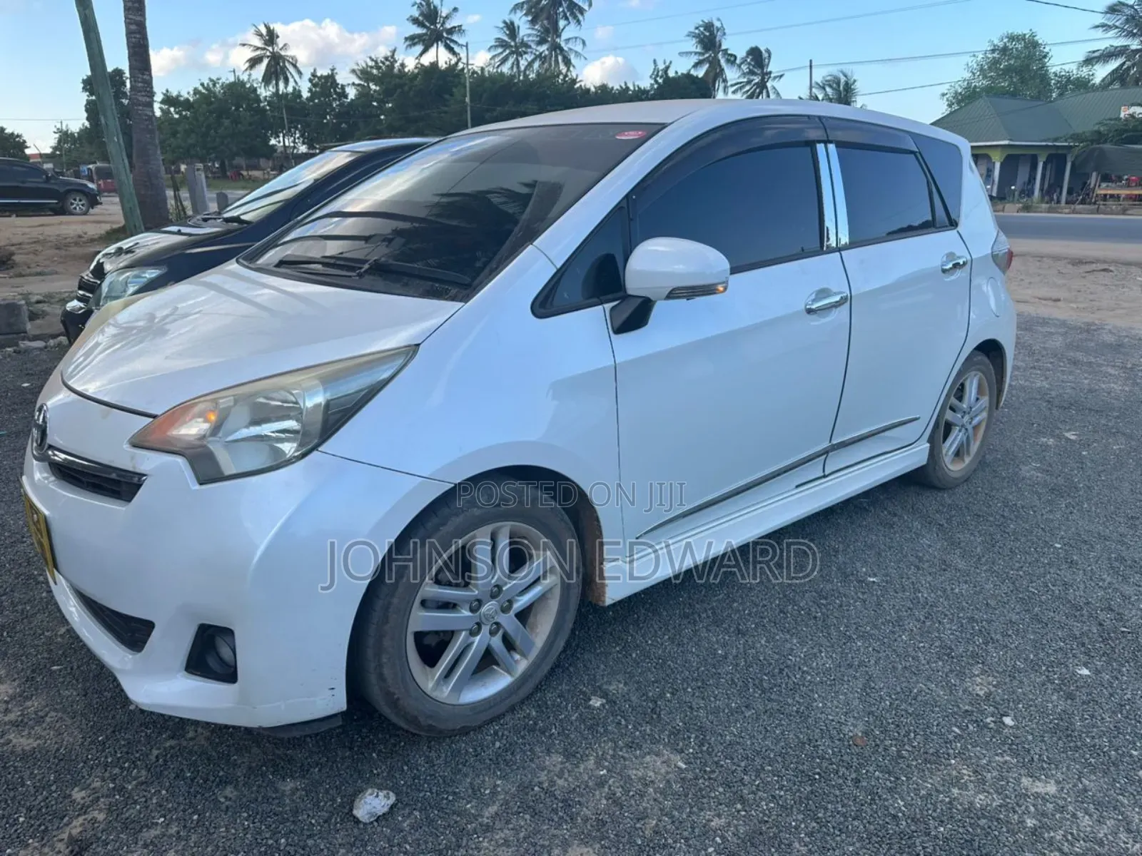 Toyota Ractis 2009 Silver