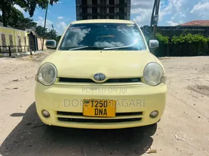 Toyota Sienta 2006 Yellow