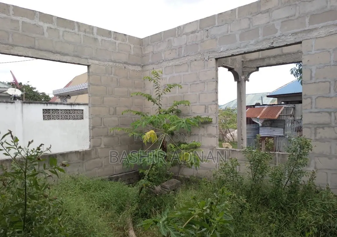3bdrm House in Goba for sale