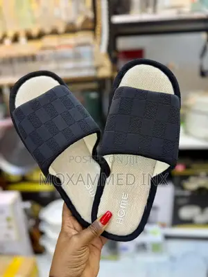 Indoors Slipper 40-43 Size