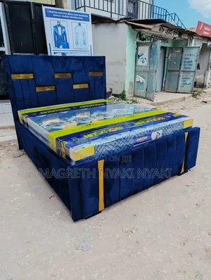 Kitanda Cha Bed Sofa 5 Kwa 6 Kimetumika Kidogo