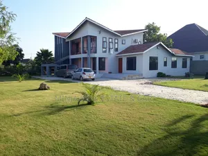 8bdrm House in Kigamboni for sale