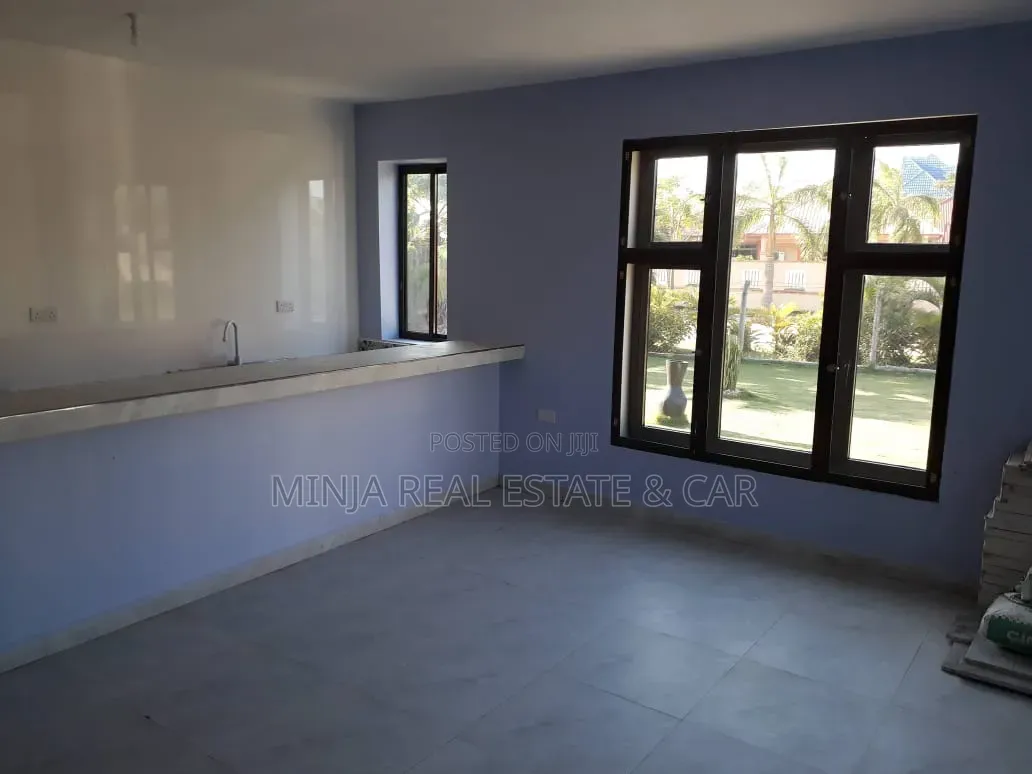 8bdrm House in Kigamboni for sale