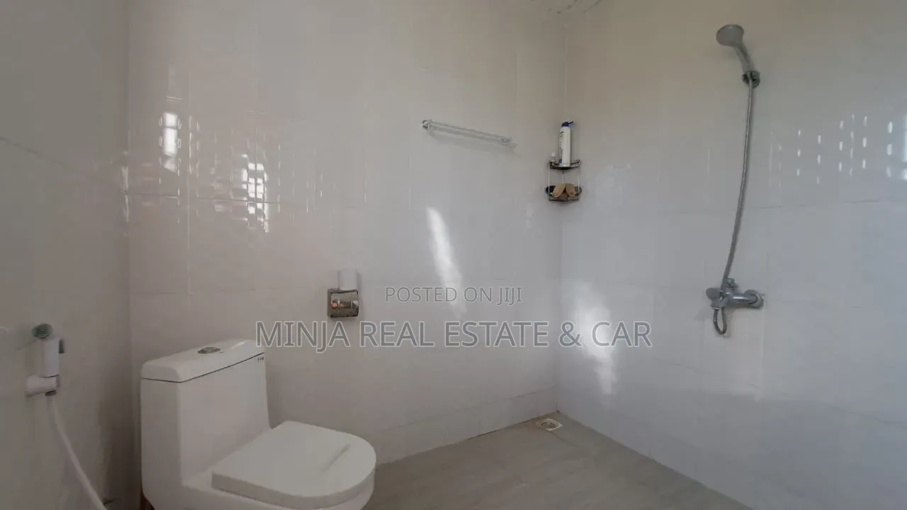 8bdrm House in Kigamboni for sale