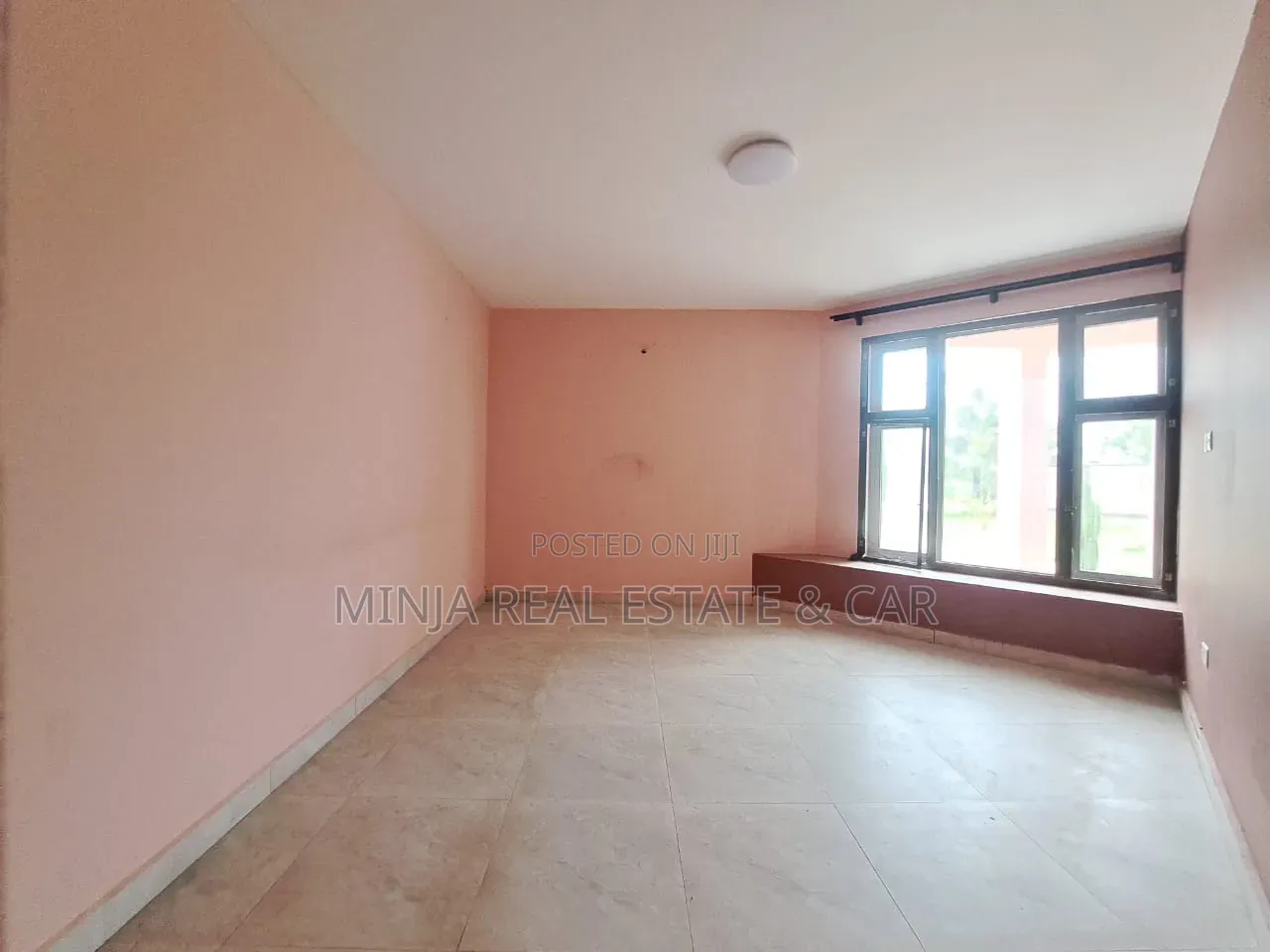 8bdrm House in Kigamboni for sale