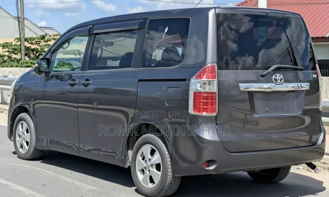 Toyota Noah 2008 Matt Black