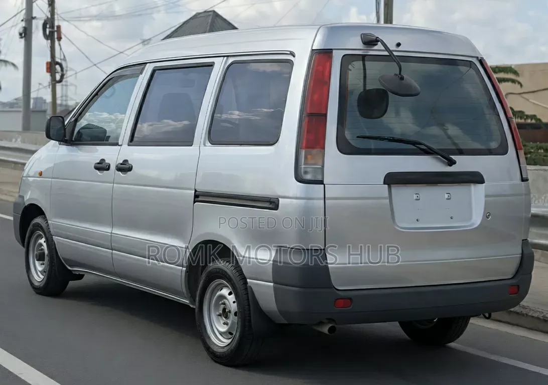 Toyota LiteAce Noah 2001 Silver