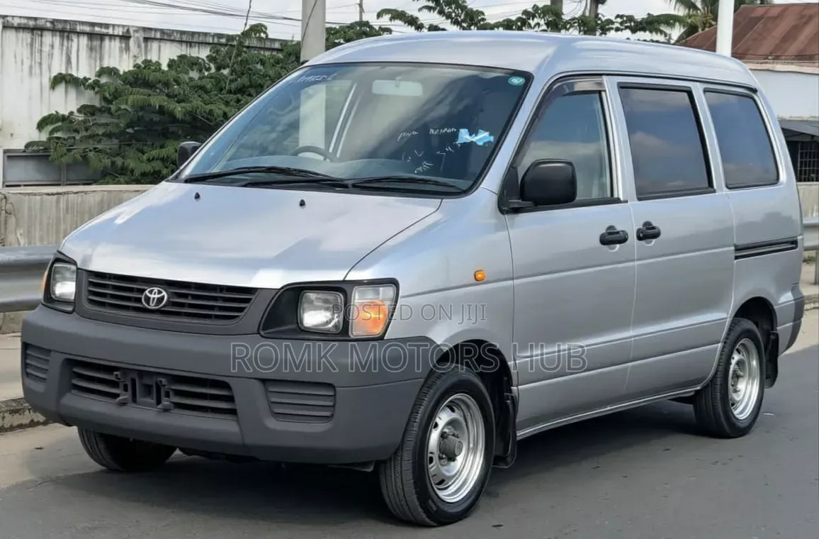 Toyota LiteAce Noah 2001 Silver