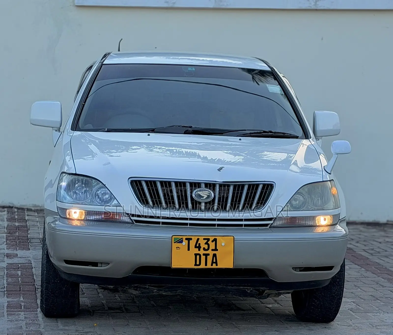 Toyota Harrier 2001 White